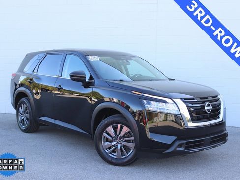 Used 2022 Nissan Pathfinder S image 1