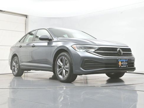Used 2022 Volkswagen Jetta SE w/ Panoramic Sunroof Package FWD image 26