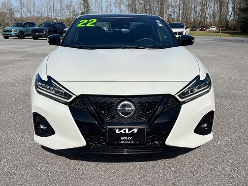 Used 2022 Nissan Maxima SR w/ Sport Mat Group FWD image 9