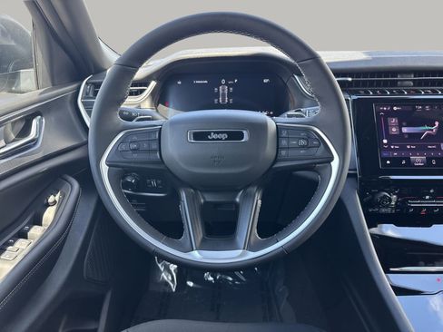 New 2025 Jeep Grand Cherokee Laredo X w/ Luxury Tech Group I image 13