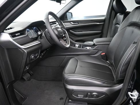 New 2025 Jeep Grand Cherokee Limited image 15