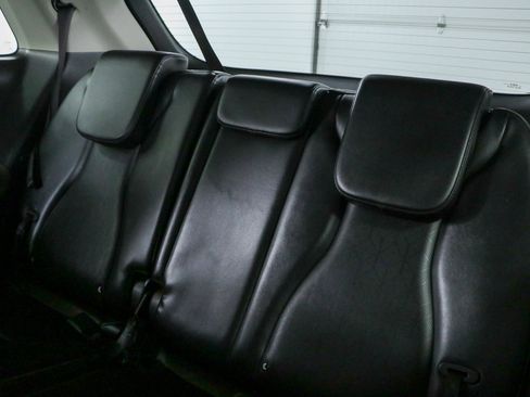 Used 2025 Kia Carnival FWD image 26