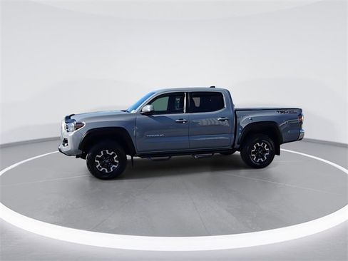 Used 2020 Toyota Tacoma TRD Off-Road image 5