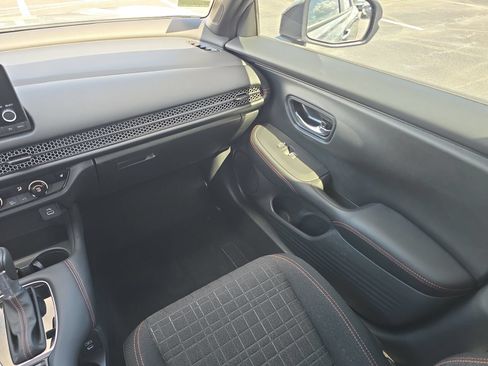 Certified 2025 Honda HR-V Sport image 12