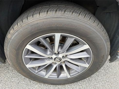 Used 2018 Toyota Highlander XLE image 12