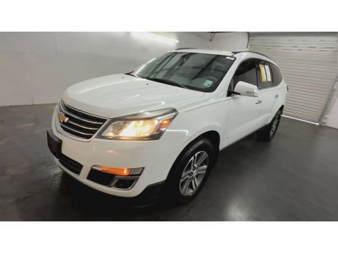 Used 2017 Chevrolet Traverse LT FWD image 4