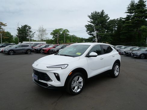 Used 2024 Buick Encore GX Preferred FWD image 1