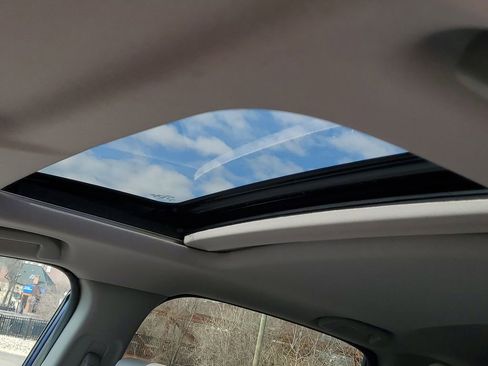 Used 2017 Honda CR-V Touring image 10