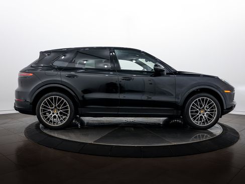 Certified 2023 Porsche Cayenne Platinum Edition AWD/4WD image 8