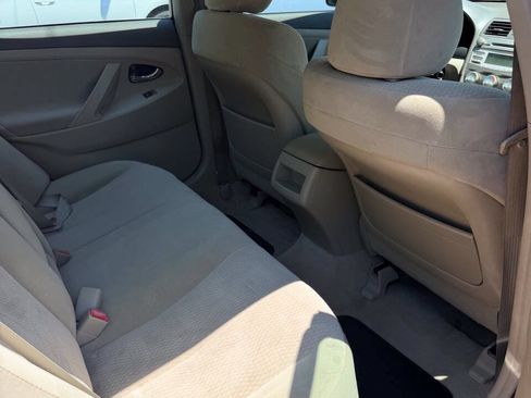 Used 2010 Toyota Camry LE FWD image 11