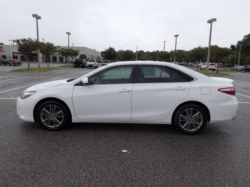 Used 2016 Toyota Camry SE FWD image 7