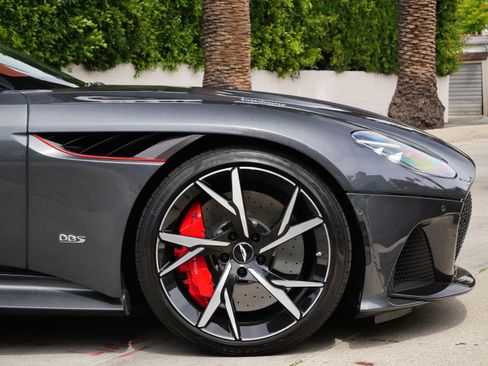 Used 2019 Aston Martin DBS Superleggera RWD image 4