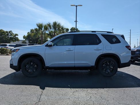 New 2025 Honda Pilot Touring image 7