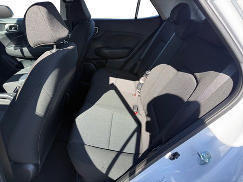 Certified 2025 Hyundai Venue SE FWD image 16