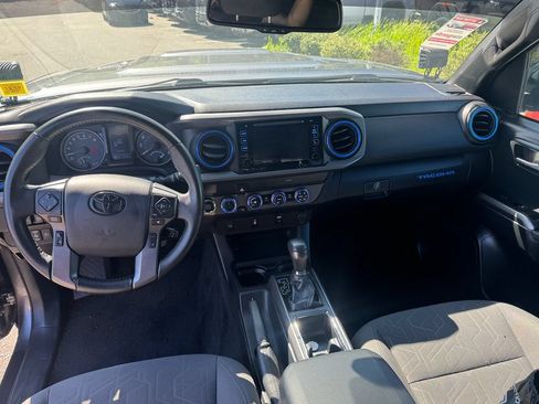 Used 2019 Toyota Tacoma TRD Sport AWD/4WD image 12