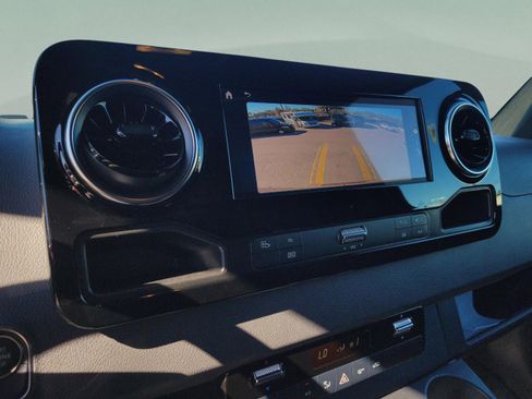 Used 2025 Mercedes-Benz Sprinter 2500 image 34