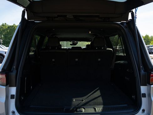 Used 2025 Jeep Wagoneer L Series II image 9