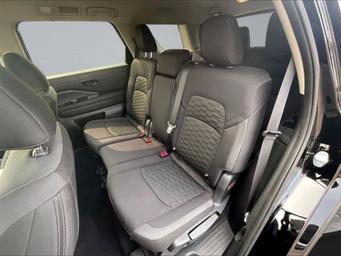 Certified 2025 Nissan Pathfinder S FWD image 26