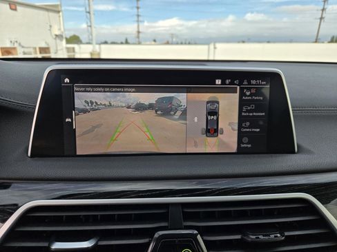 Used 2022 BMW 740i image 10