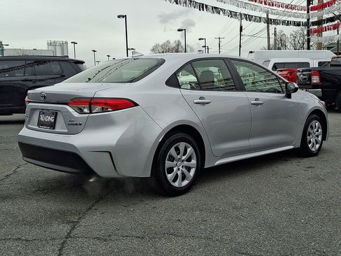 Used 2023 Toyota Corolla LE image 5