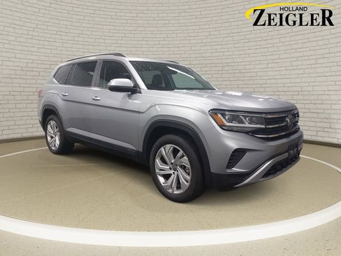 Used 2022 Volkswagen Atlas SE w/ Panoramic Sunroof Package image 3