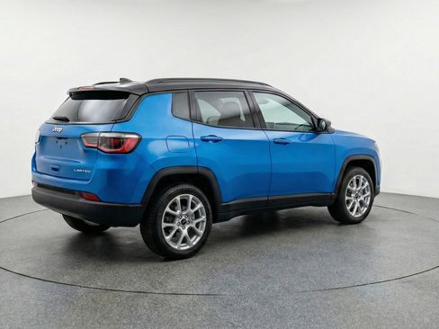 Used 2025 Jeep Compass Limited image 9