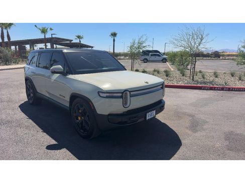 Used 2025 Rivian R1S Premium AWD/4WD image 4