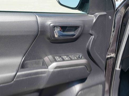 Used 2021 Toyota Tacoma TRD Off-Road AWD/4WD image 25