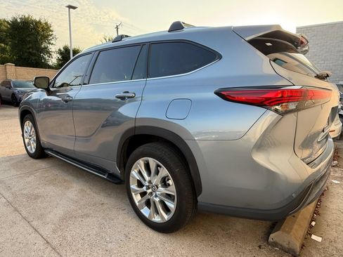 Used 2021 Toyota Highlander Limited FWD image 7