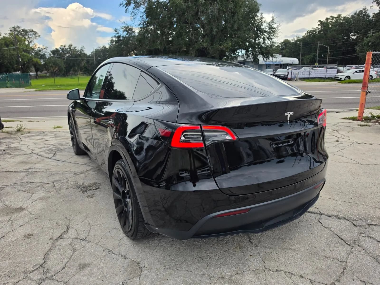 Used 2023 Tesla Model Y AWD image 8