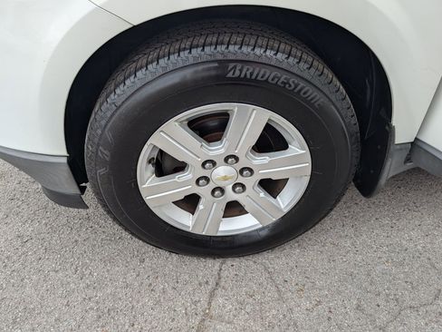 Used 2011 Chevrolet Traverse LT image 25