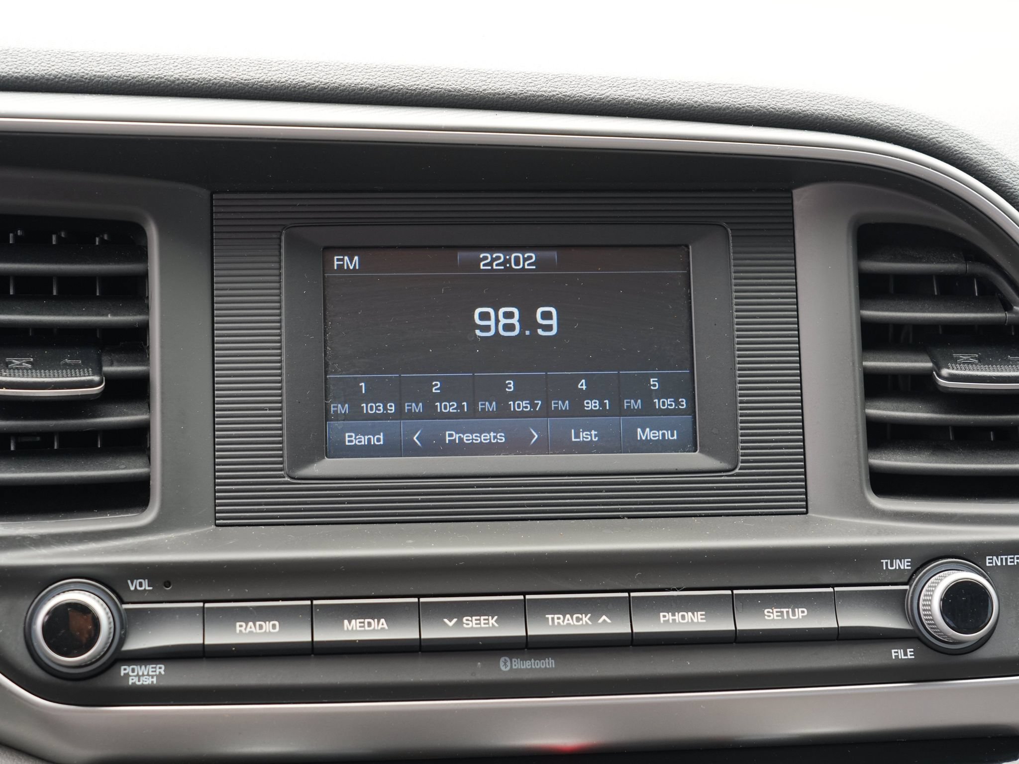 Used 2020 Hyundai Elantra SE FWD image 23
