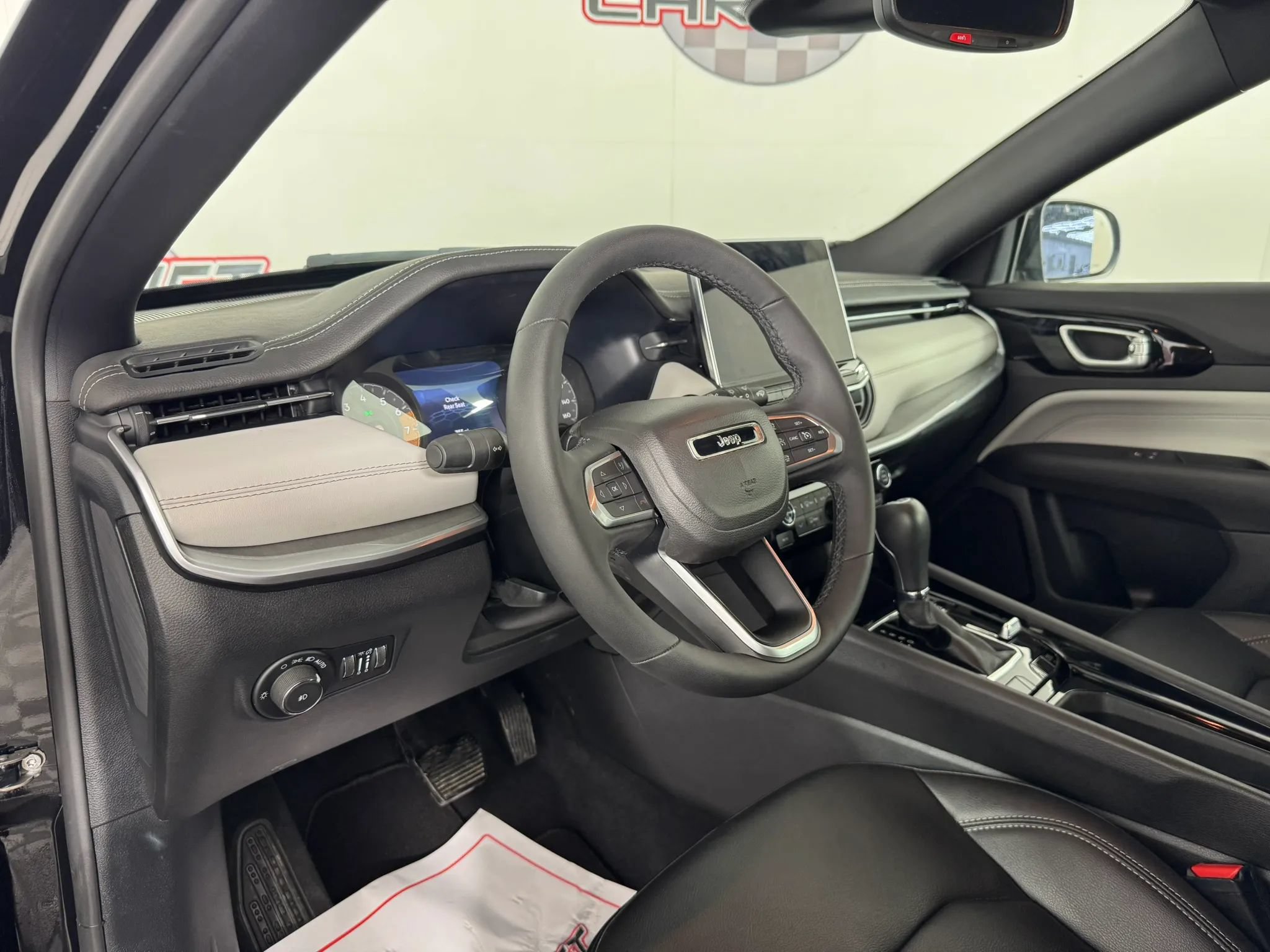 Used 2026 Jeep Compass Limited AWD/4WD image 10