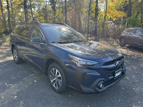 Certified 2025 Subaru Outback Premium AWD/4WD image 2