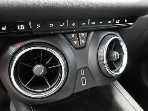 New 2025 Chevrolet Blazer LT w/ Midnight/Sport Edition FWD image 34