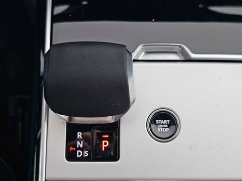 New 2026 Land Rover Range Rover Long Wheelbase SE image 32