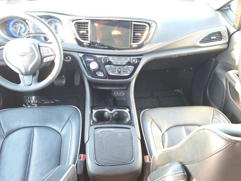 Used 2025 Chrysler Pacifica Limited FWD image 22