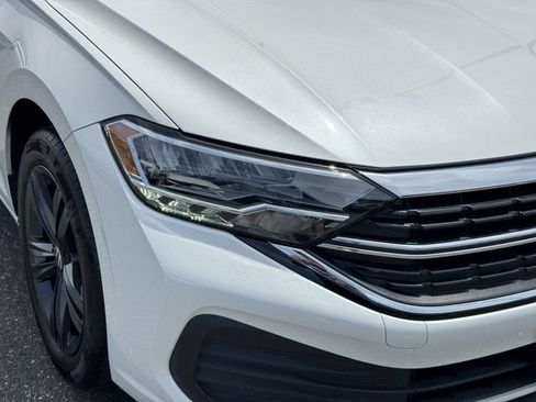 Used 2023 Volkswagen Jetta SE FWD image 9