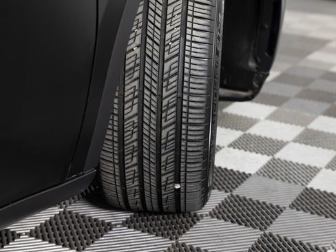 Used 2022 Tesla Model Y Long Range image 40