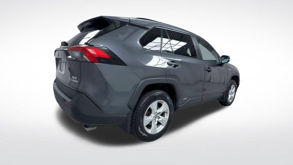 Used 2021 Toyota RAV4 XLE w/ Convenience Package AWD/4WD image 8