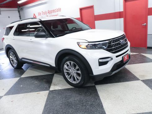 Used 2021 Ford Explorer XLT w/ Equipment Group 202A RWD image 3