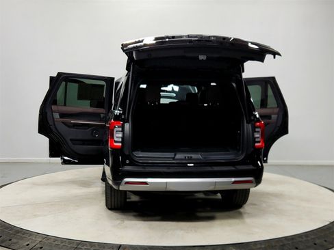Used 2024 Ford Expedition Limited image 14
