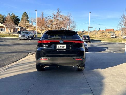 Used 2023 Toyota Venza LE image 17