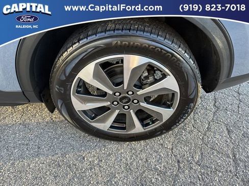 Certified 2025 Ford Escape Platinum w/ Premium Technology Package image 13