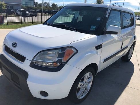 Used 2010 Kia Soul + image 9