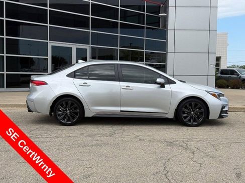 Used 2025 Toyota Corolla SE FWD image 2