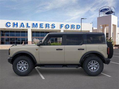 New 2025 Ford Bronco Badlands image 3