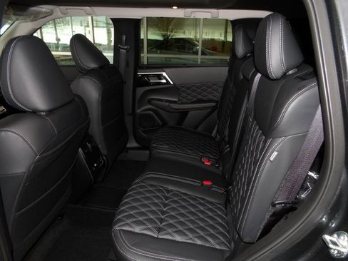 New 2025 Mitsubishi Outlander SEL image 17