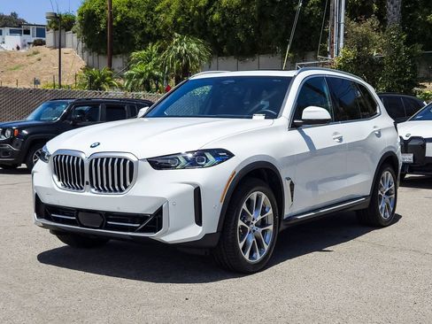New 2026 BMW X5 xDrive40i w/ Premium Package AWD/4WD image 2