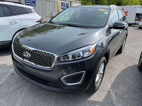 Used 2017 Kia Sorento FWD w/ LX Convenience Package image 4
